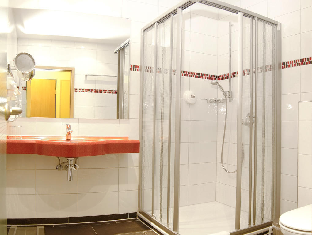 Hotel Buegener Gronau  Rum bild